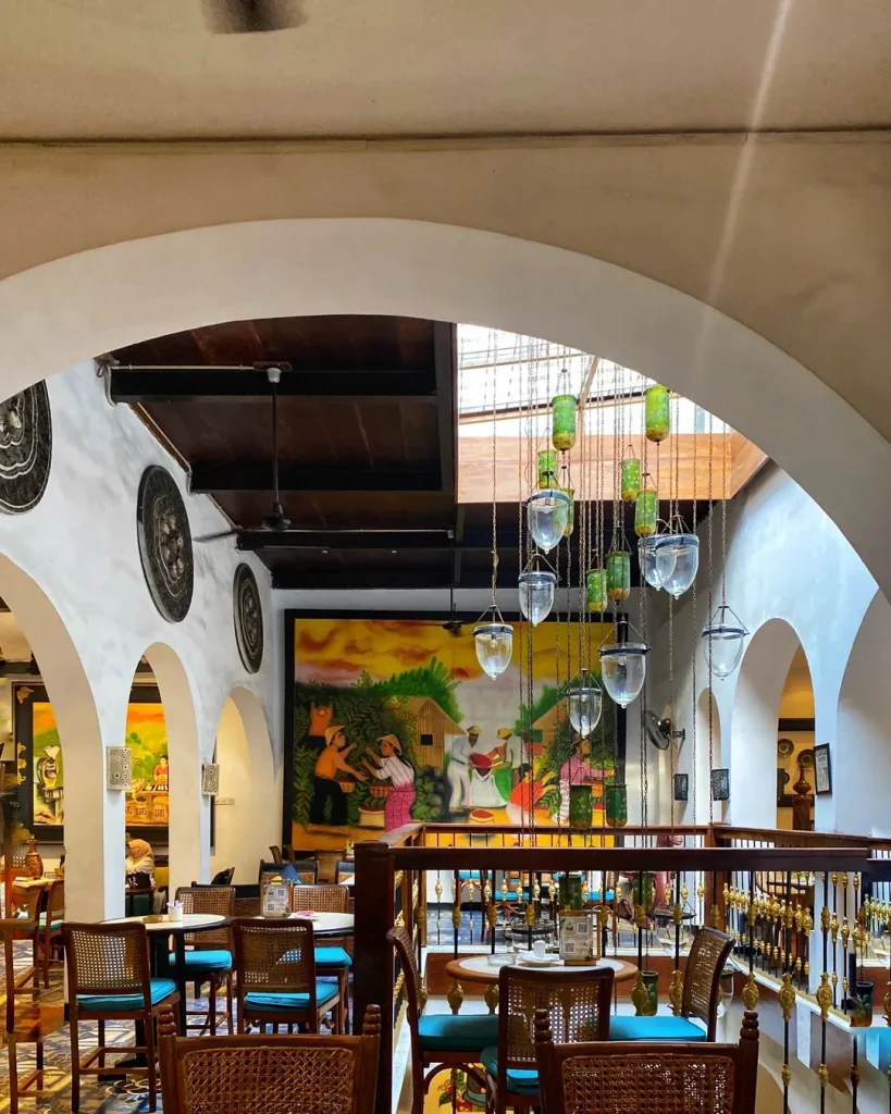 tugu kawisari cafe