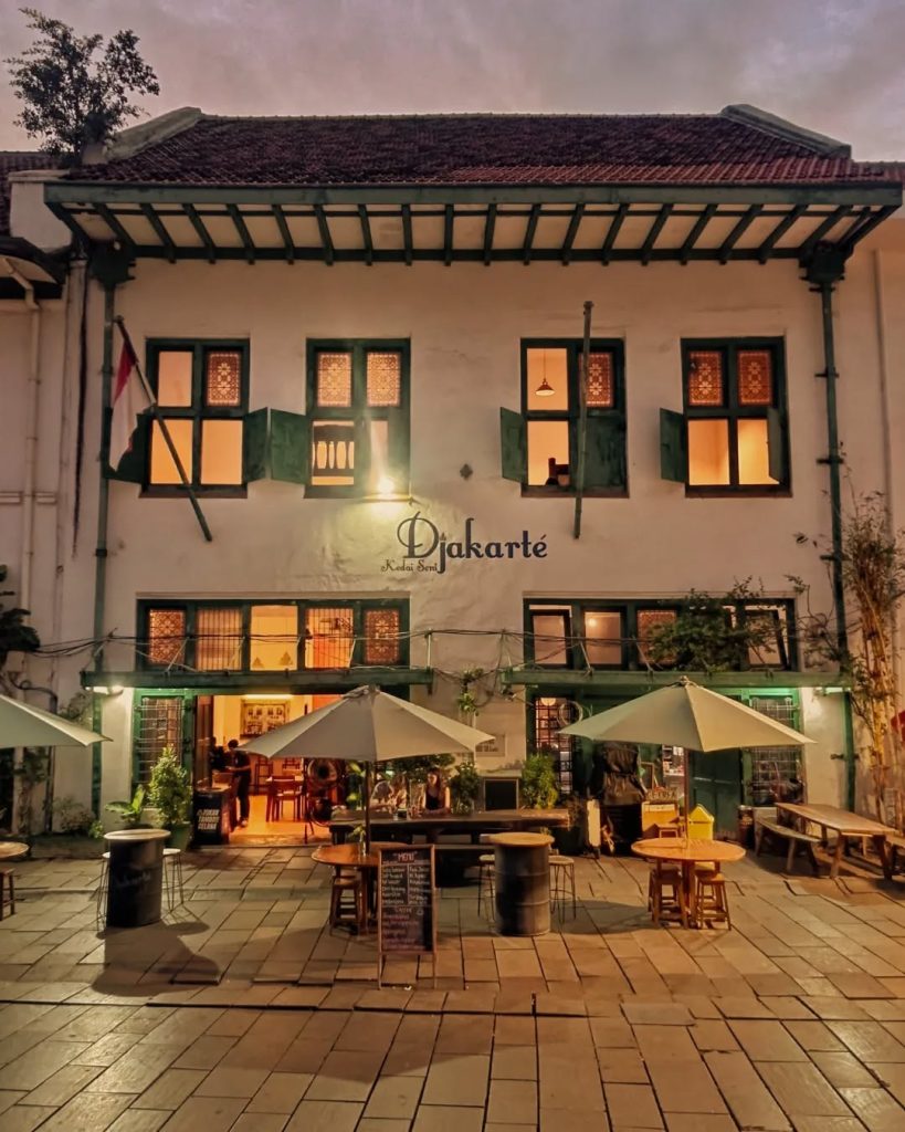 Salah satu destinasi wisata malam Kota Tua Jakarta, Kedai Seni Djakarte