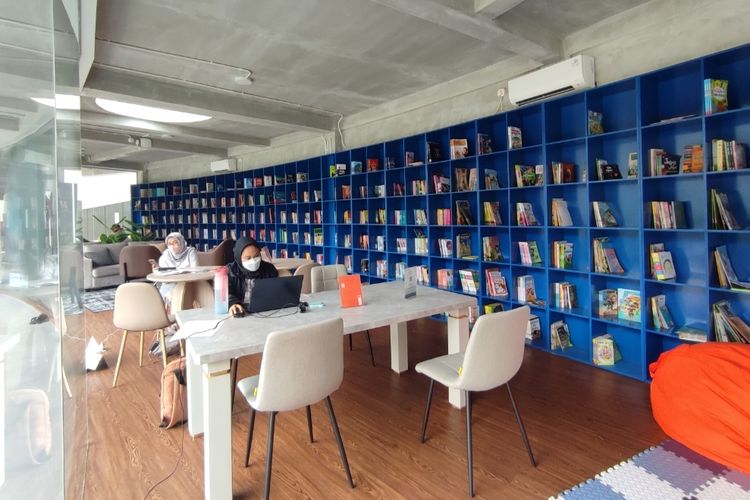 WFA di Taman Literasi (megapolitan.kompas.com)